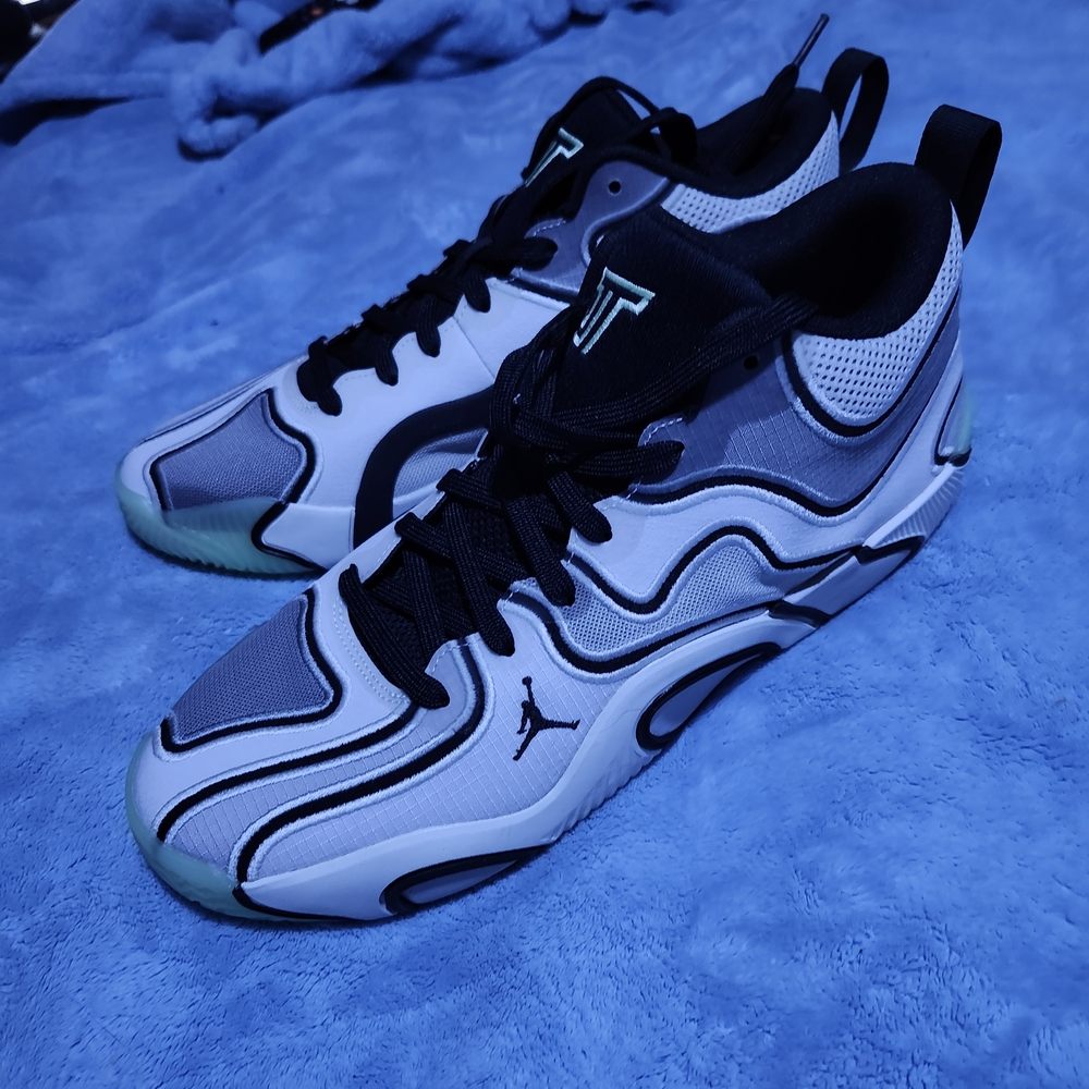 Men's Size 11 Jordan "Deuce" Black, White & Gray Athletic Shoes